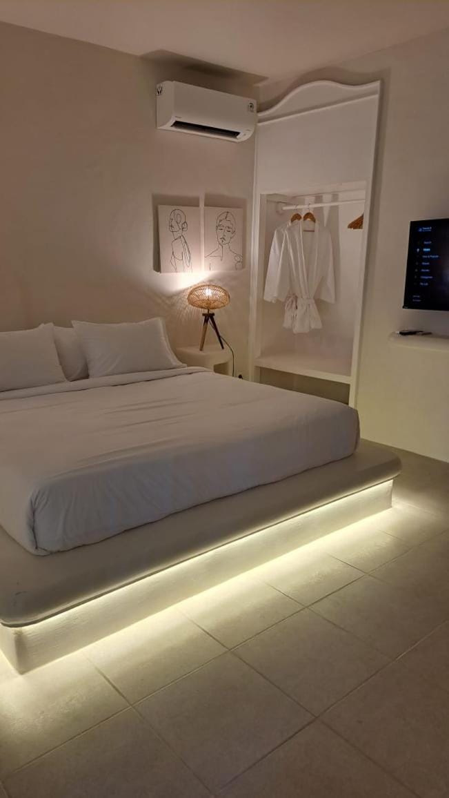 Santorini Gili Air North Hotel in Pemenang