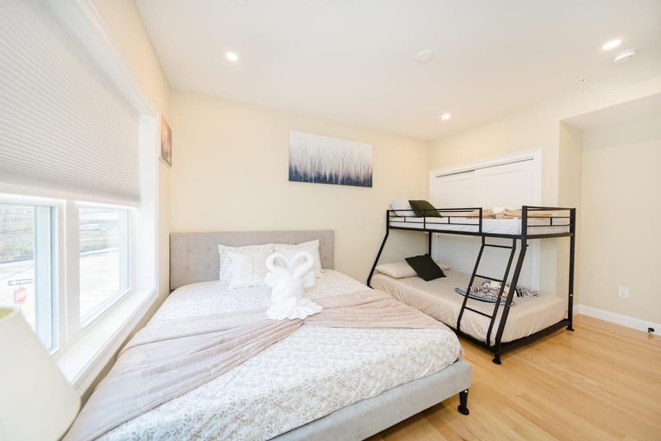 New Built 3BR 2BA Boston, FREE Parking, Laundry & AC - Near Franklin Park 60-2 Apartment in Milton