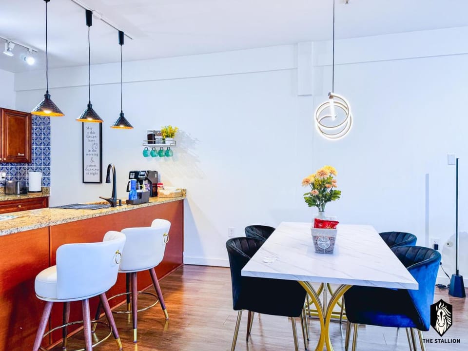 The Stallion #302 - Modern 2BD Loft in Downtown with free parking Apartment in Memphis