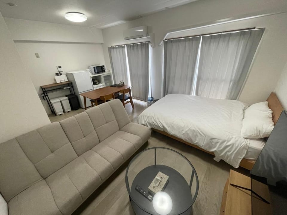 Bed, Living room, Photo of the whole room, Bedroom, air conditioner