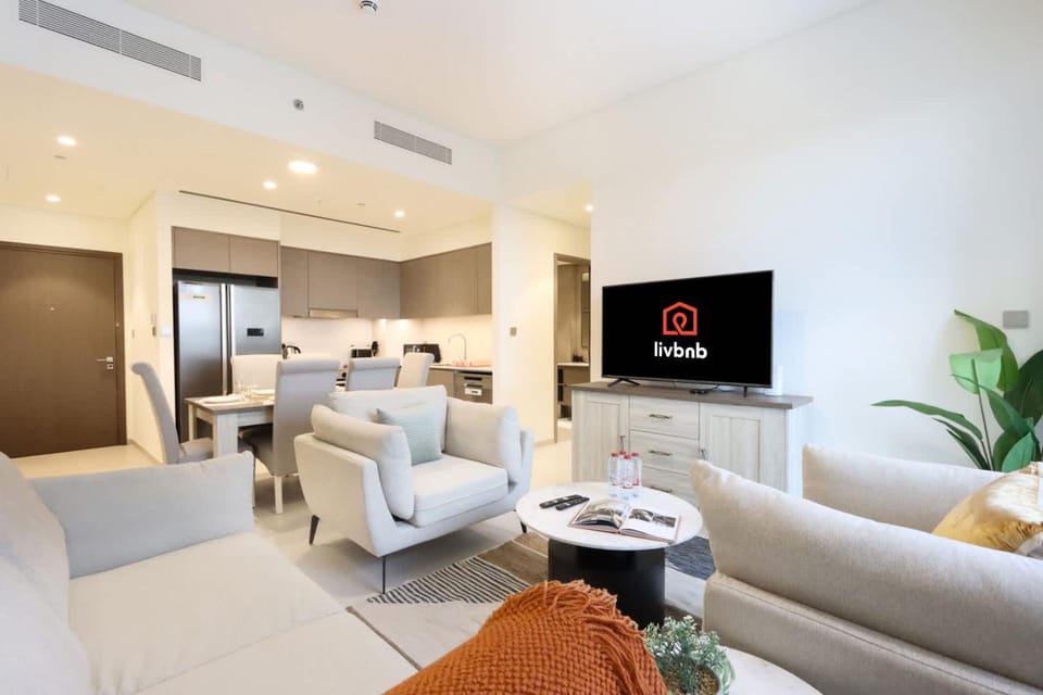 TV and multimedia, Kitchen or kitchenette, Living room, Seating area, Dining area, air conditioner