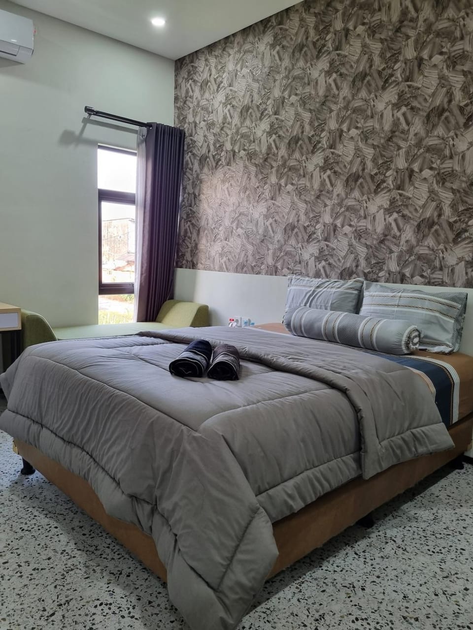 Bed, Photo of the whole room, Bedroom, towels, air conditioner