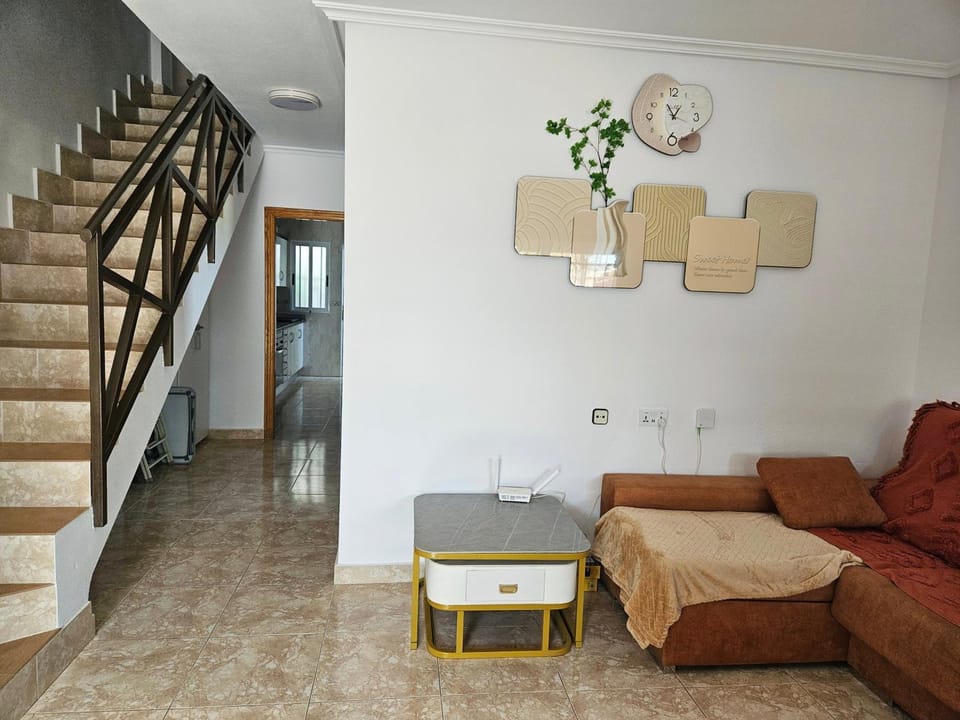 4-Bed Villa Sleeps 8 Pets Ok & 10 min to Beach Villa in Los Alcázares