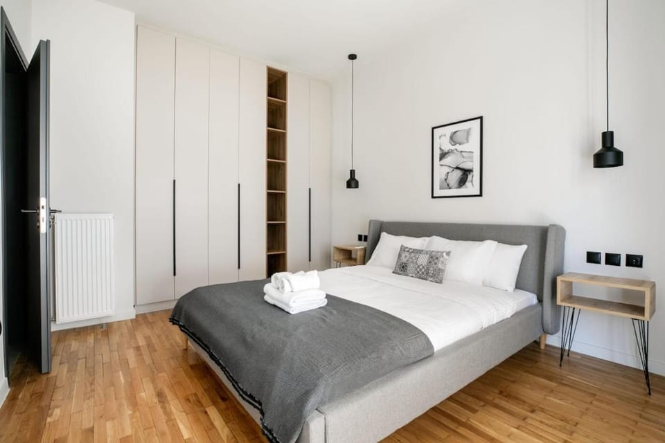 Bed, Photo of the whole room, Bedroom, towels, wardrobe, air conditioner