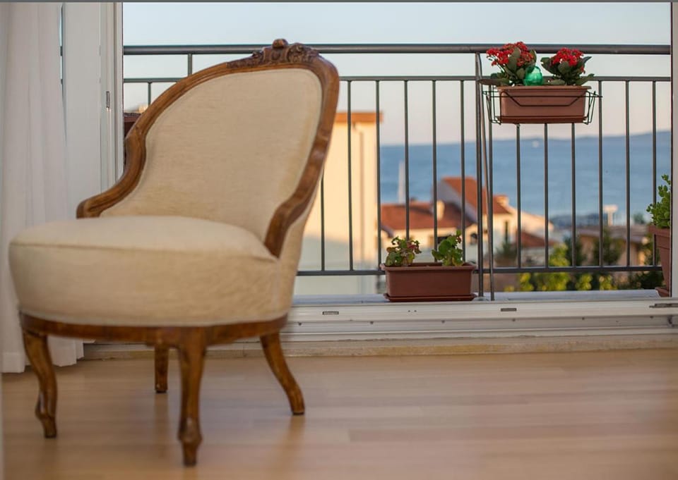 Balcony/Terrace, Living room