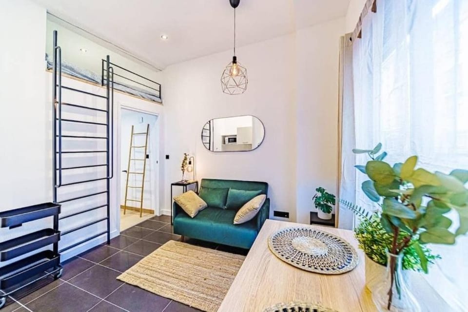 Studio cosy avec mezzanine, bien équipé, Caluire Apartment in Caluire-et-Cuire