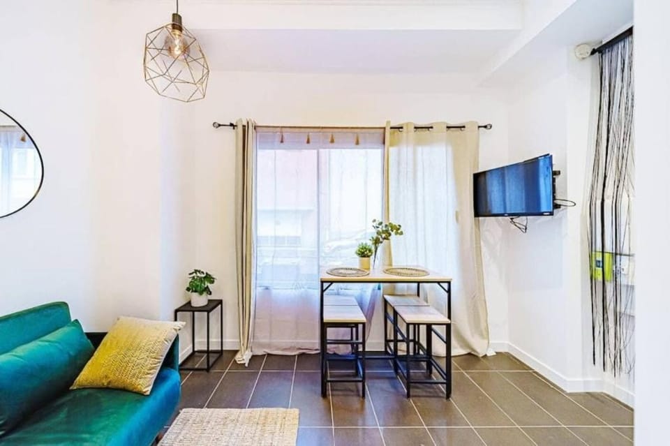 Studio cosy avec mezzanine, bien équipé, Caluire Apartment in Caluire-et-Cuire