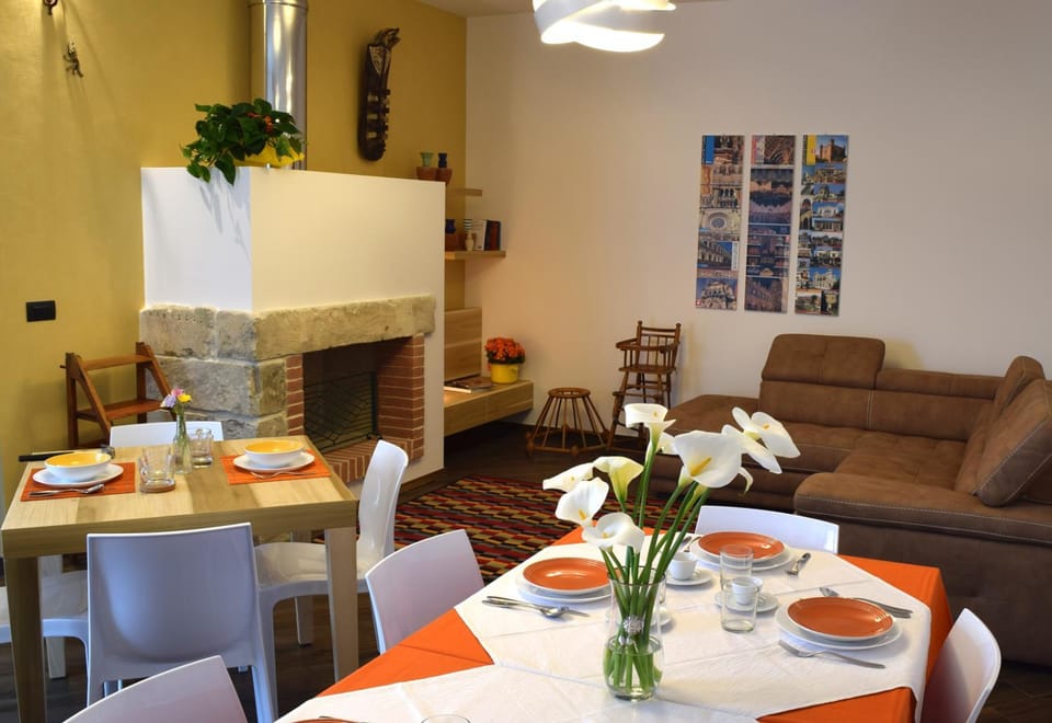 Communal lounge/ TV room