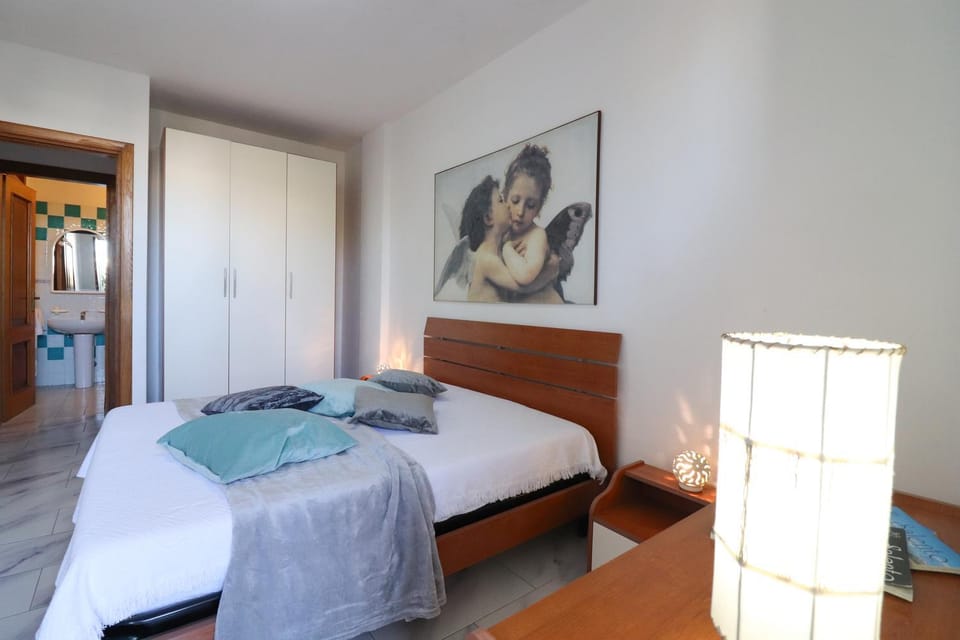 Bed, Photo of the whole room, Bedroom, wardrobe