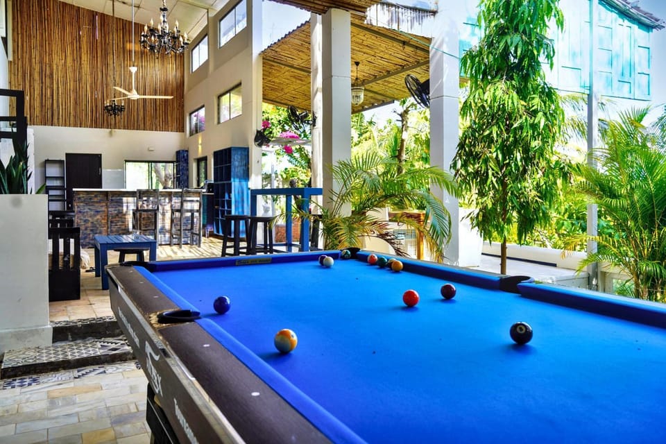 Billiard, Game Room