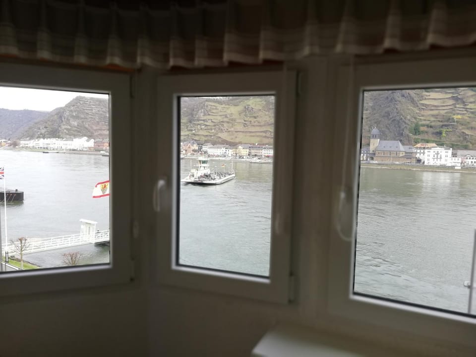 Living room, Photo of the whole room, Seating area, Landmark view, Mountain view, River view
