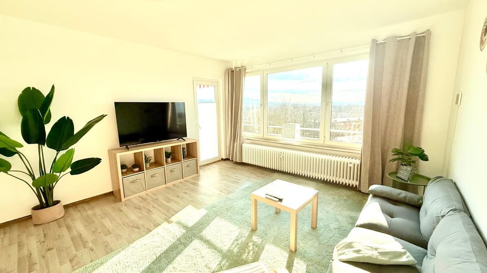 Communal lounge/ TV room, TV and multimedia, Living room, Seating area, Evening entertainment
