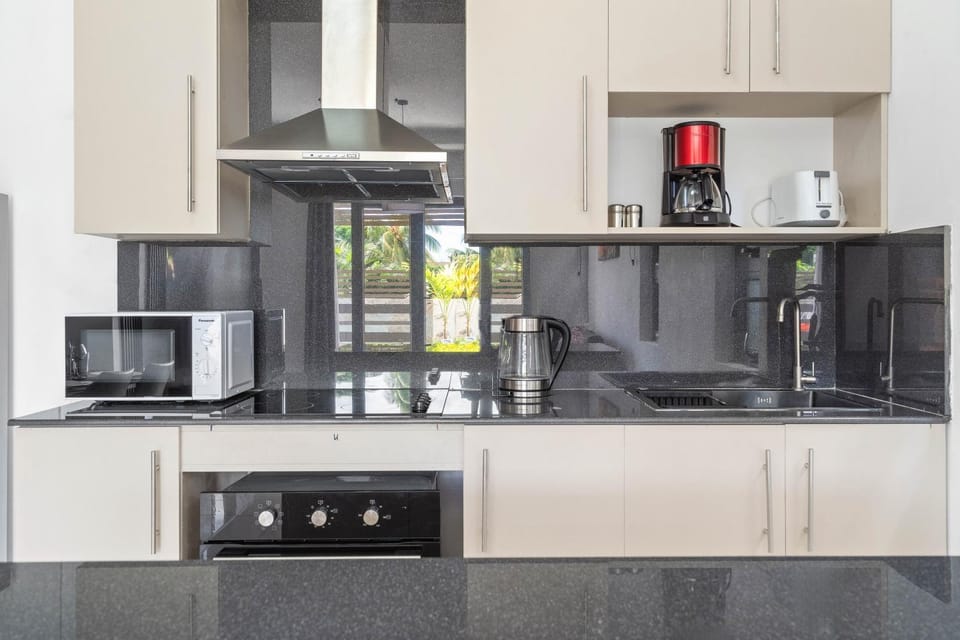 microwave, stove, kitchen