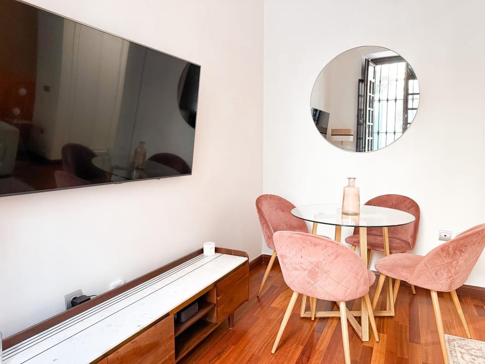 TV and multimedia, Living room, Dining area