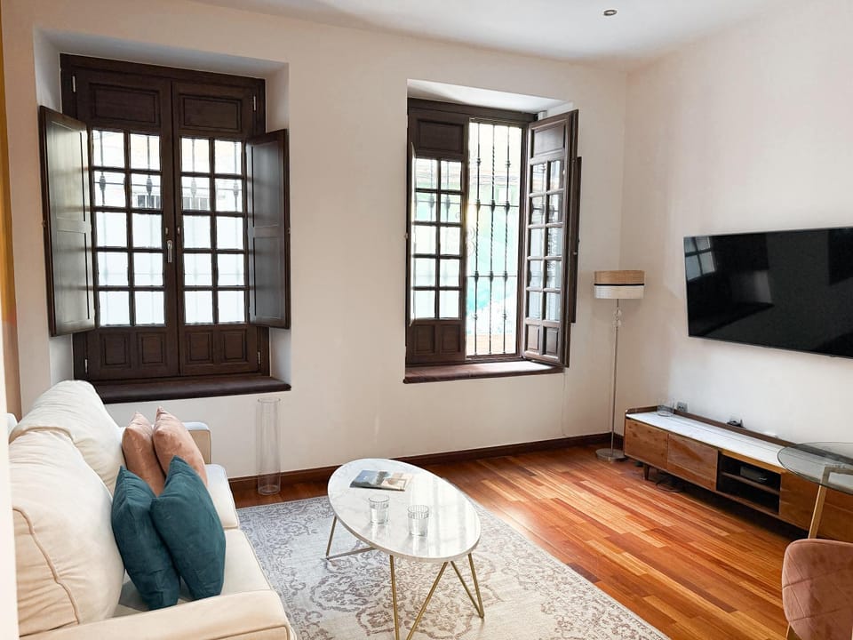 Communal lounge/ TV room, TV and multimedia, Living room