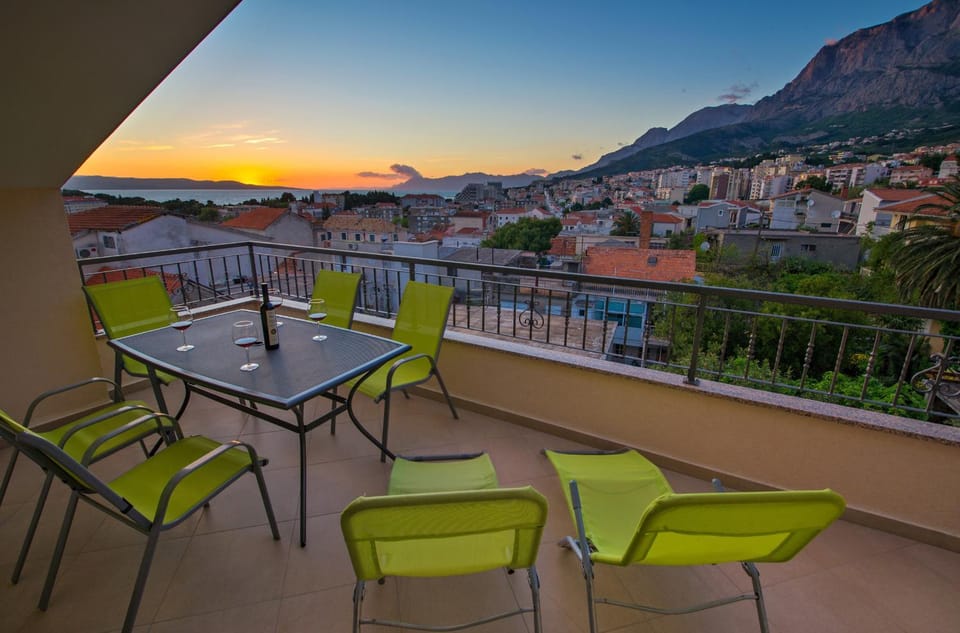 View (from property/room), City view, Mountain view, Sea view