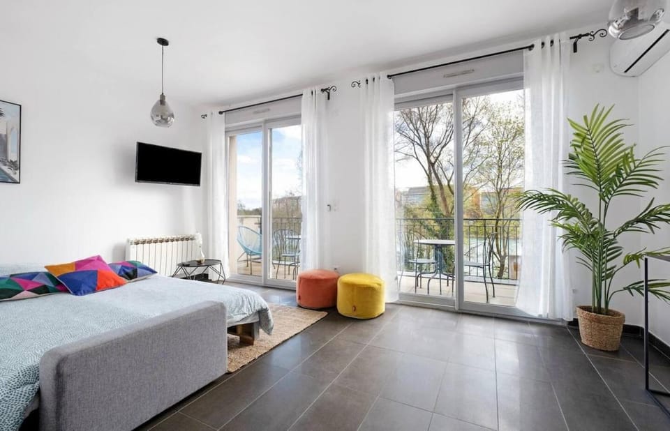 Havre de paix pour 4, clim et balcon, Caluire Apartment in Caluire-et-Cuire