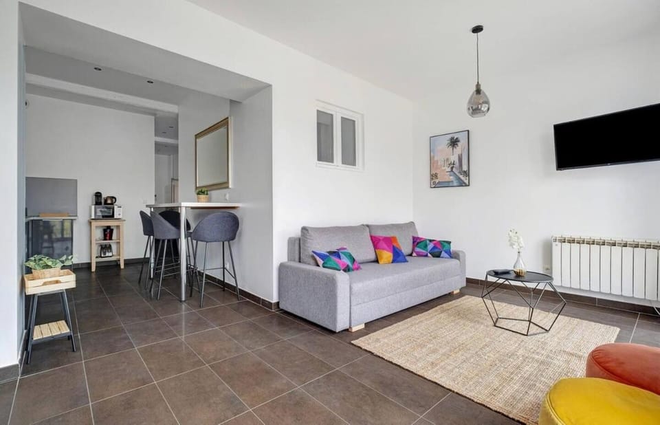 Havre de paix pour 4, clim et balcon, Caluire Apartment in Caluire-et-Cuire