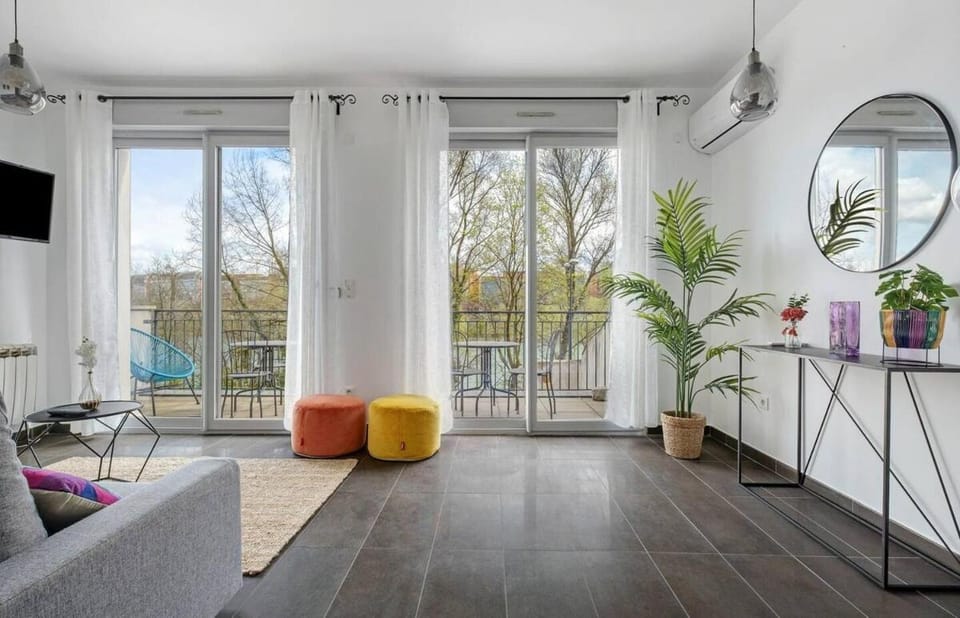 Havre de paix pour 4, clim et balcon, Caluire Apartment in Caluire-et-Cuire