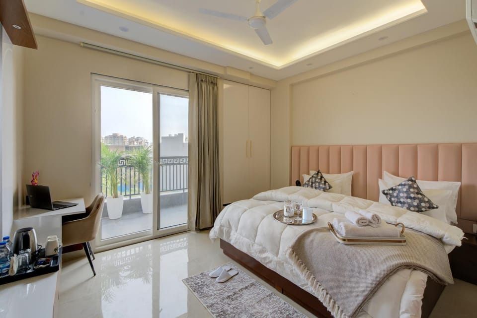 Bed, Balcony/Terrace, Bedroom, wardrobe