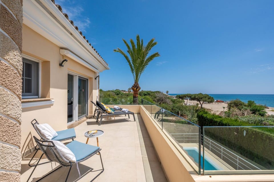 Property building, Patio, Day, Natural landscape, View (from property/room), Balcony/Terrace, Pool view, Sea view, Swimming pool, sunbed