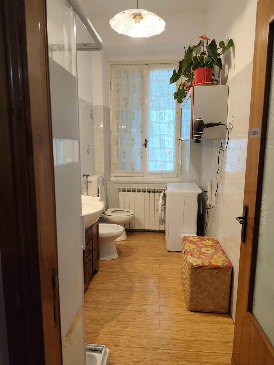 appartamento IL Tulipano camera quadrupla con bagno senza cucina e monolocale con bagno e angolo cottura Bed and Breakfast in Sestri Levante