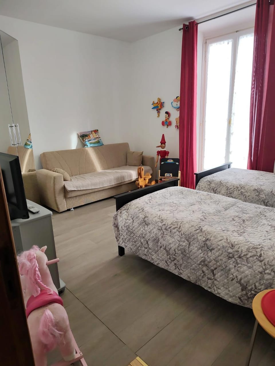 appartamento IL Tulipano camera quadrupla con bagno senza cucina e monolocale con bagno e angolo cottura Bed and Breakfast in Sestri Levante