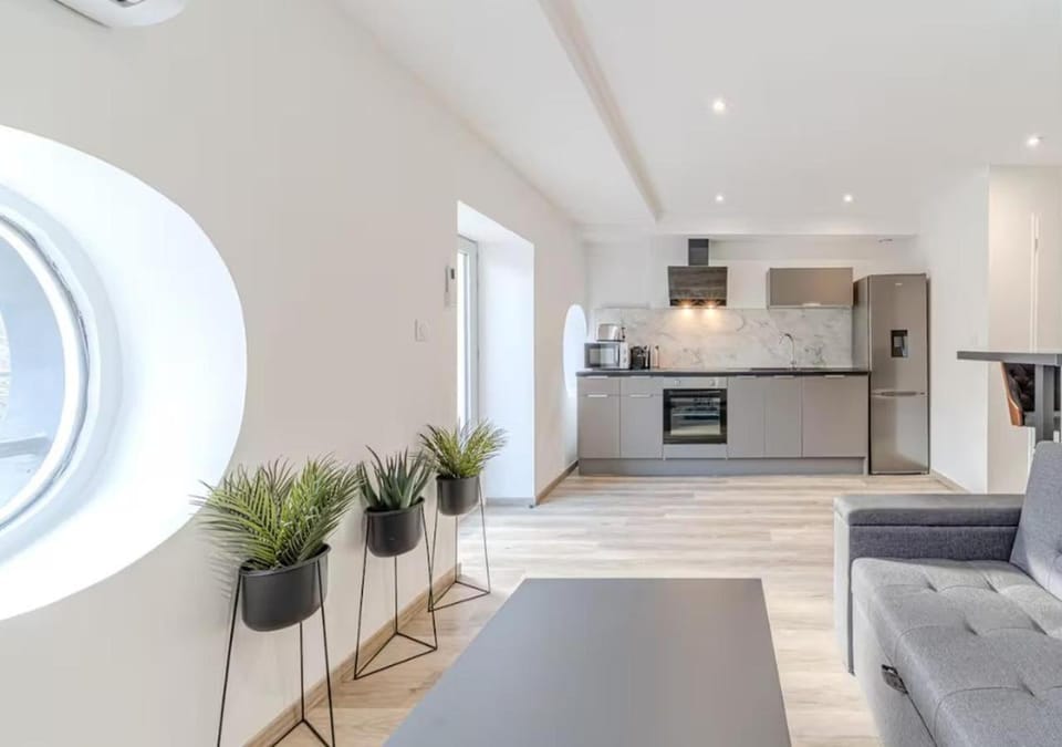 Kitchen or kitchenette, Seating area