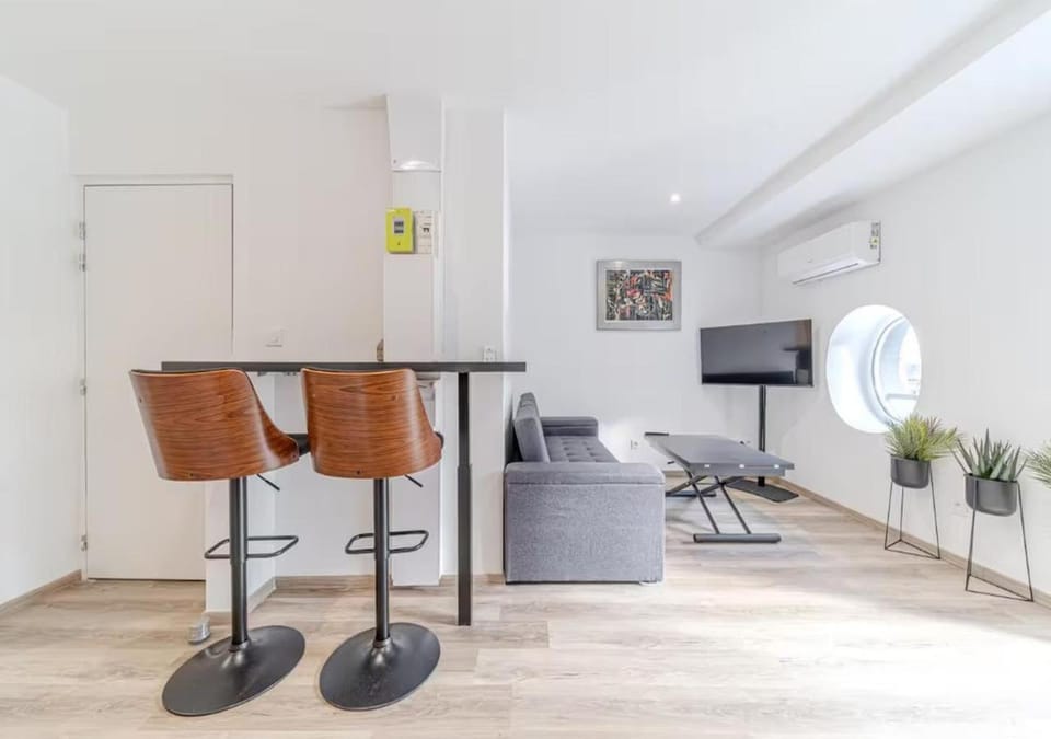 TV and multimedia, Living room, Dining area