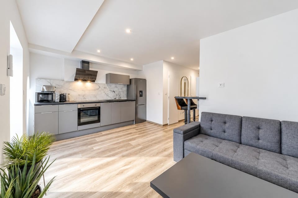 Coffee/tea facilities, Seating area, stove, kitchen