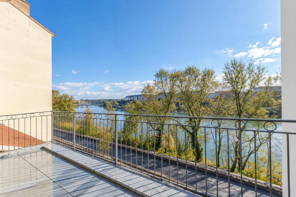 View (from property/room), View (from property/room), Balcony/Terrace, Landmark view, River view