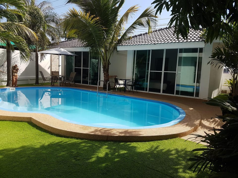 Swimming pool, Swimming pool