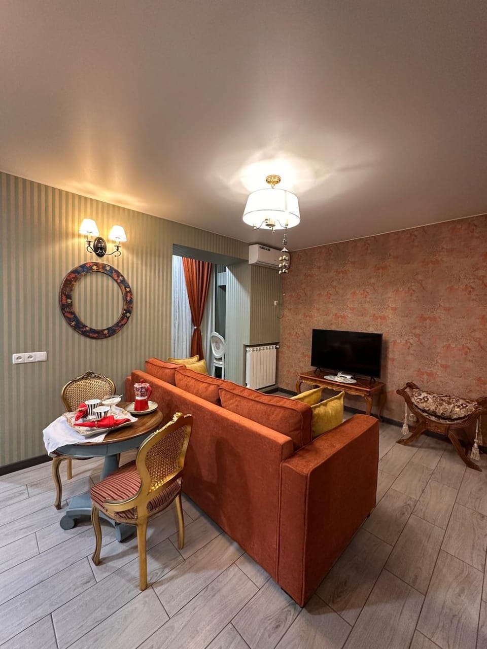 TV and multimedia, Seating area, Dining area