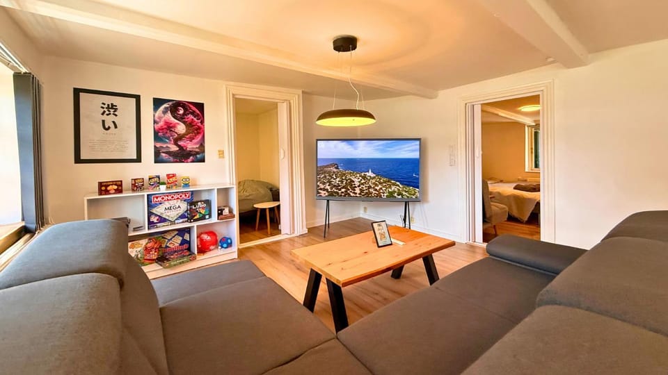 TV and multimedia, Living room, Seating area