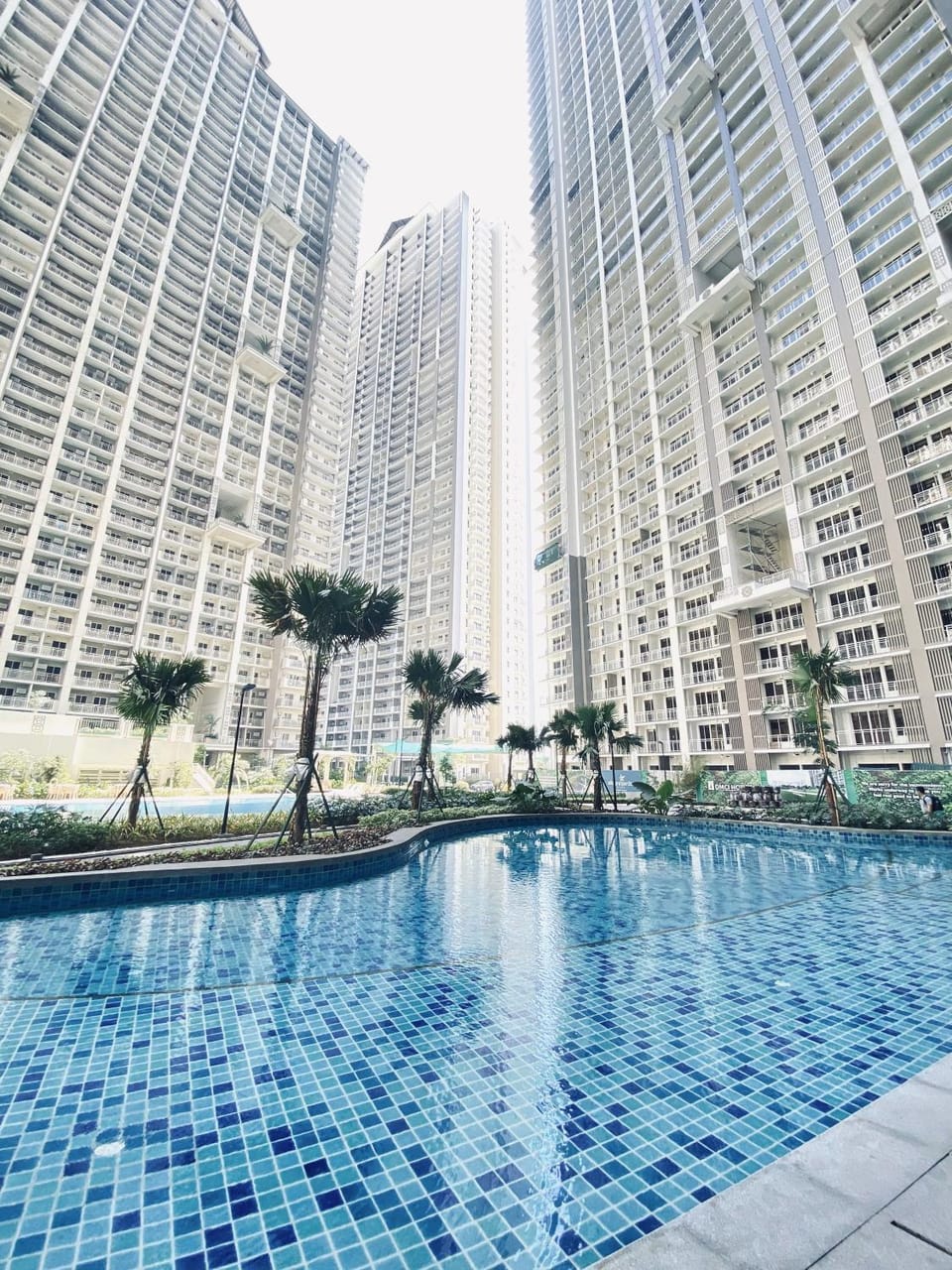 Property building, Day, City view, Pool view, Swimming pool, Swimming pool, sunbed