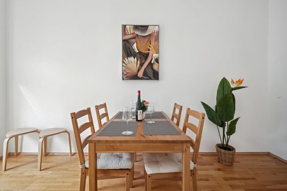 Living room, Decorative detail, Seating area, Dining area