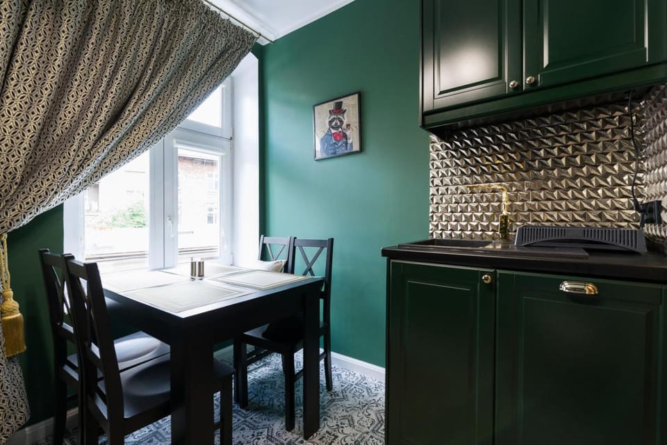 Kitchen or kitchenette, Dining area, stove