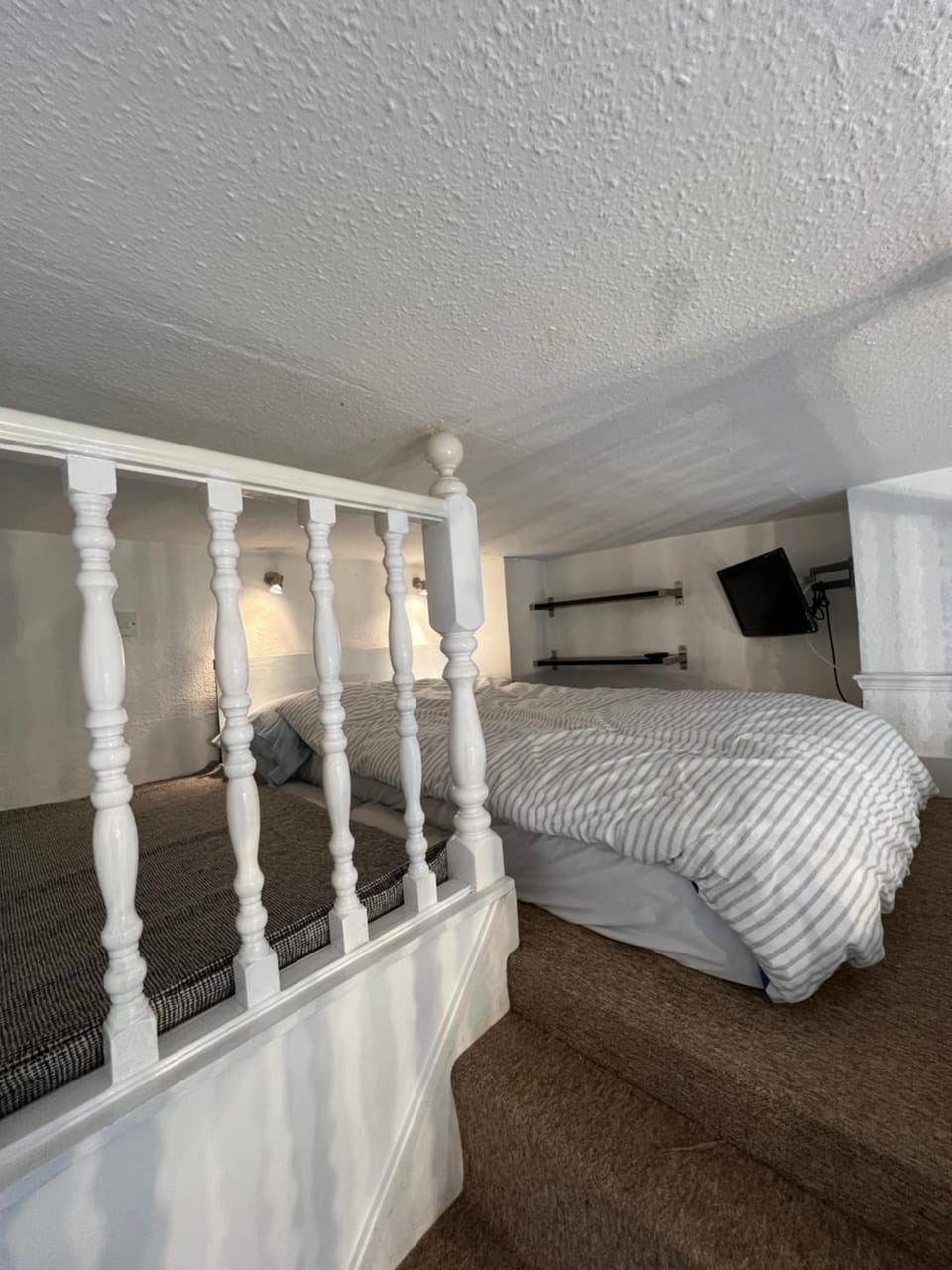Mezzanine Studio Flat in Putney Apartment in London