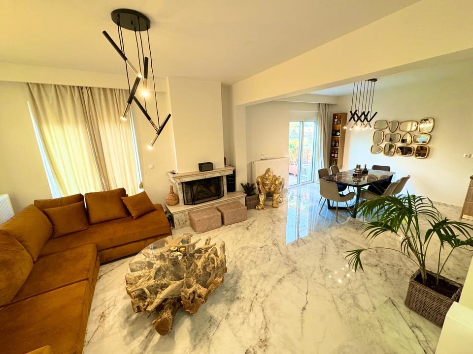 Living room, Seating area, Dining area