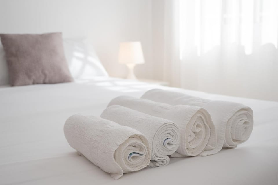 Bedroom, towels