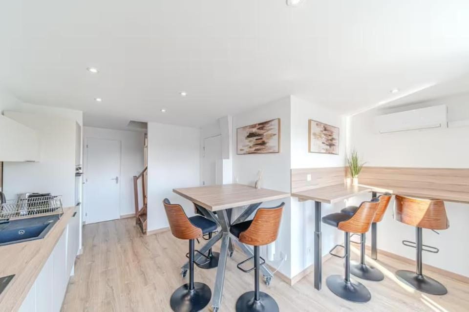 Rooftop d'exception, vue Rhône, 12 personnes, Caluire Apartment in Caluire-et-Cuire