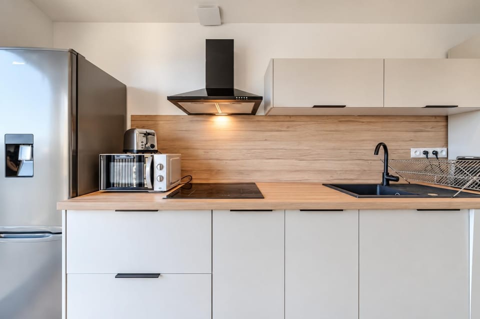 Coffee/tea facilities, stove, toaster, kitchen