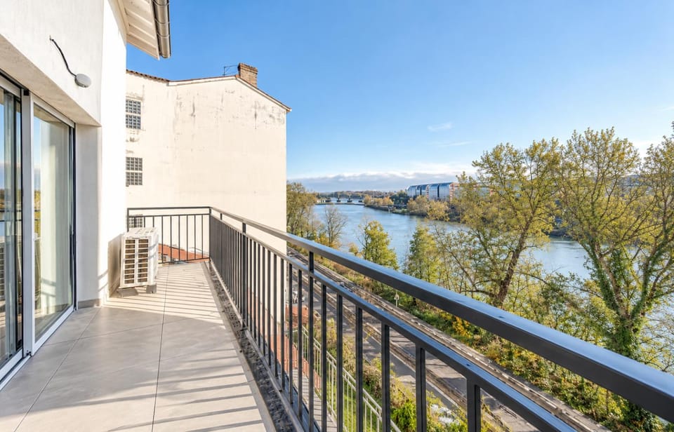 Property building, Natural landscape, View (from property/room), Balcony/Terrace, River view