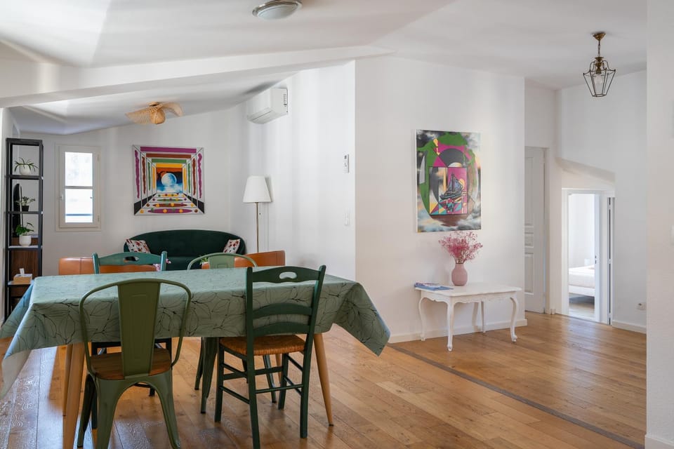 Living room, Decorative detail, Dining area