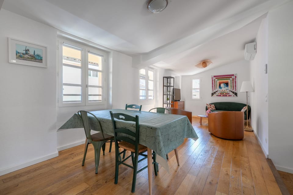 Living room, Dining area