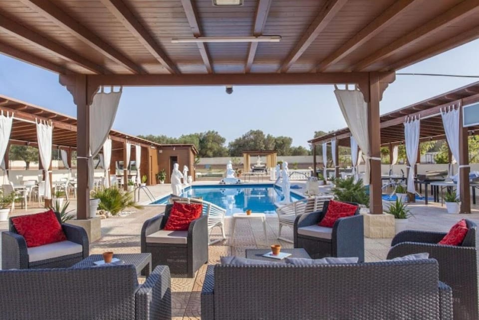 Living room, Pool view