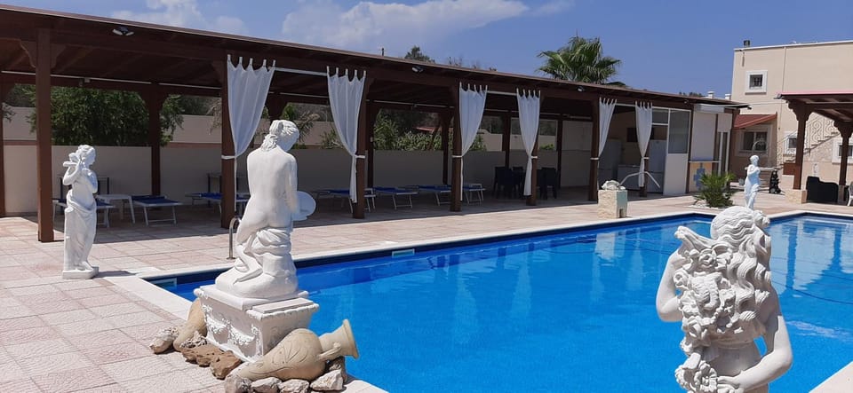 Balcony/Terrace, Swimming pool