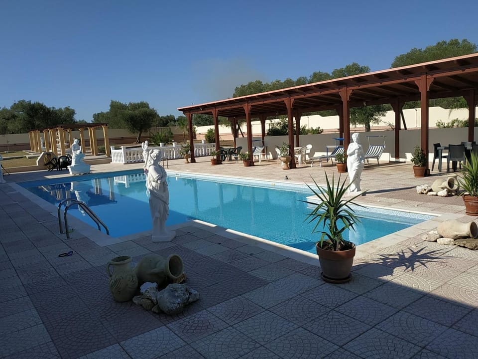 Swimming pool, Swimming pool