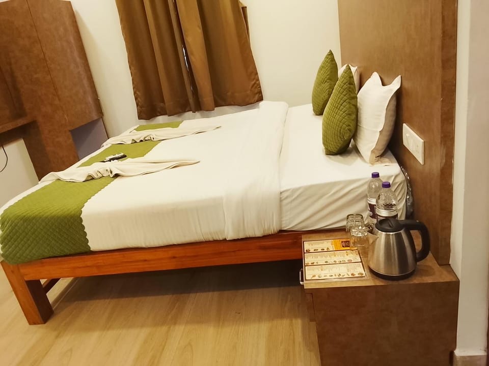 Bed, towels