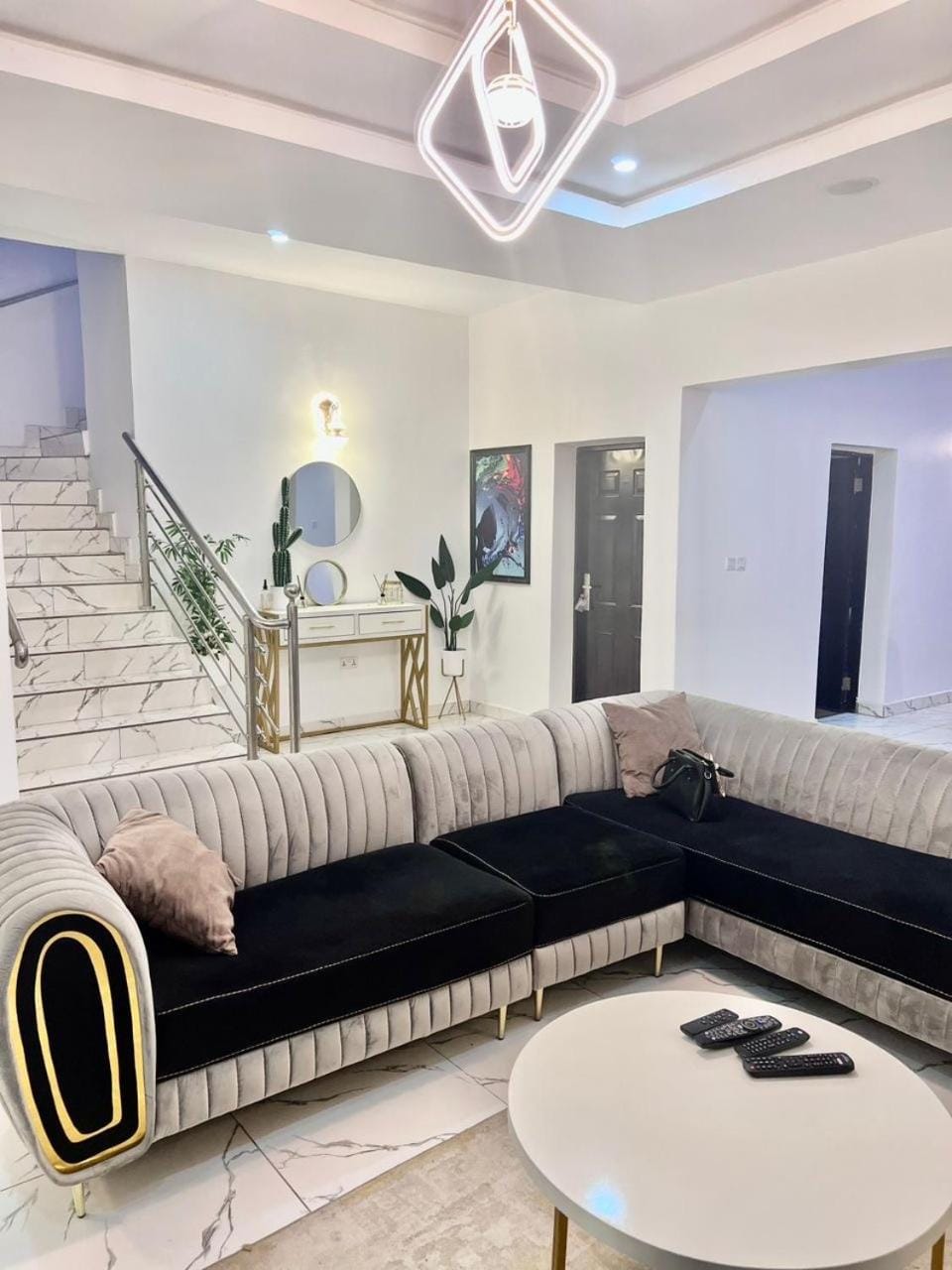 Tastefully furnished 4 bedrooms available at mabuchi Apartment in Abuja